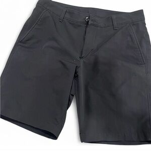 Under Armor Men's Black Shorts Size 34